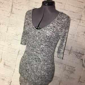 Kanji Hooded 3/4 Sleeve Sweater Medium